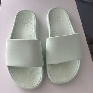 Lululemon Restfeel Slides – Women’s 7 (EU 38)